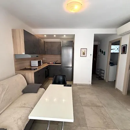 Cannes, 3 Pieces Proche Croisette Apartman